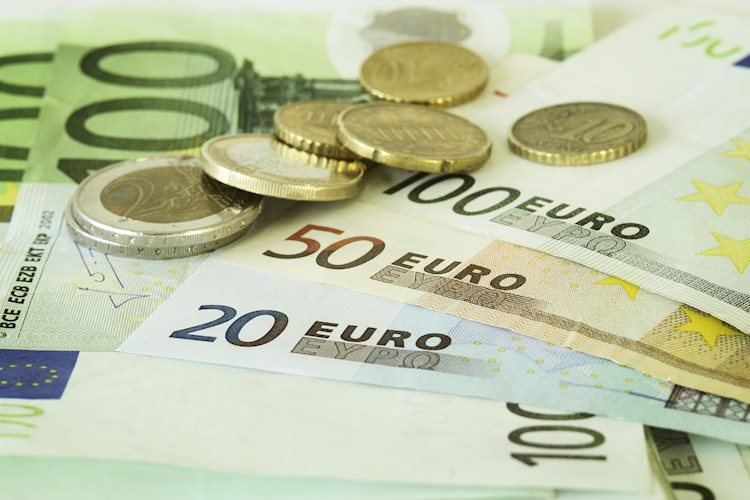 EUR/USD declines as traders scale back Fed large rate cut bets