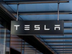 特斯拉 (TSLA.US)股价大跌逾9%：马斯克身价一夜缩水203亿美元