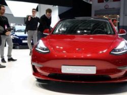 美股异动 | Q1预测交付量遭下调20% 特斯拉(TSLA.US)跌近3%