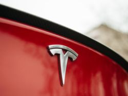 特斯拉(TSLA.US)中国7月交付环比跌逾31%至64285辆 创年内新低