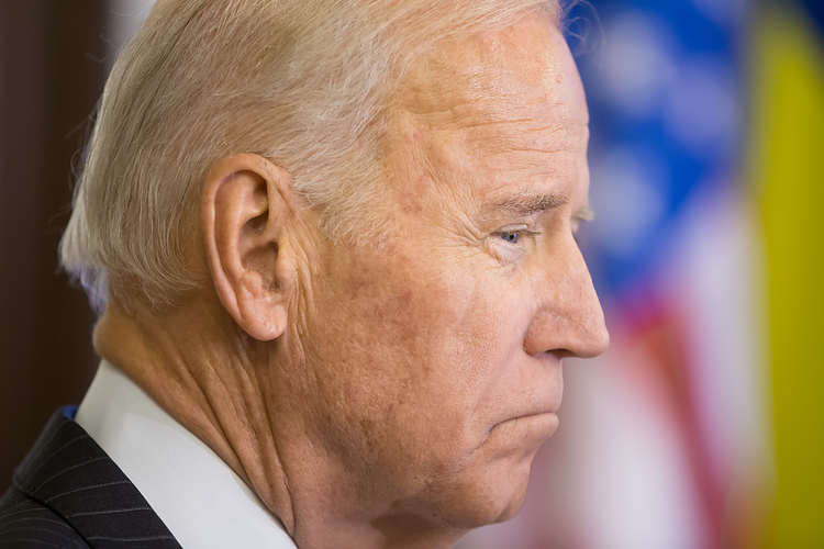 Tổng thống Mỹ Biden ký lệnh cấm một số khoản đầu tư công nghệ vào Trung Quốc - Reuters