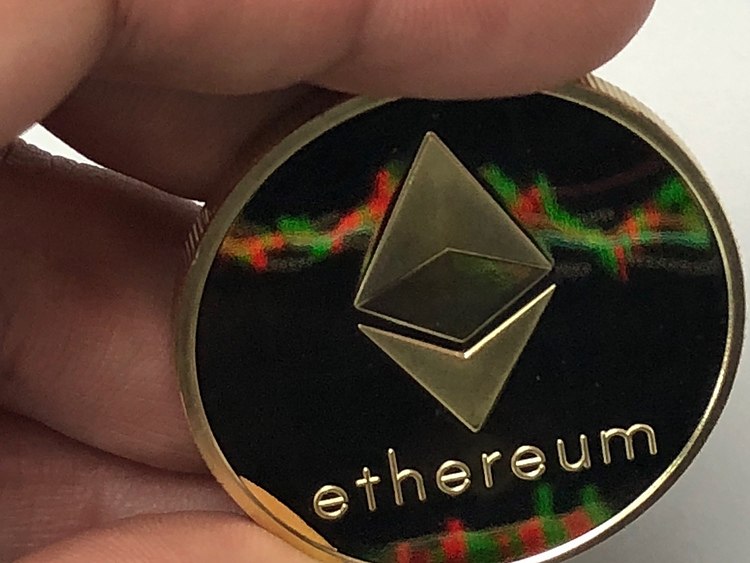 Prakiraan Harga Ethereum: Indikasi Jatuh 45% dari Bear Trap?