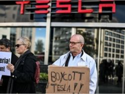 跌！跌！跌！分析师下调交付预期引发市场担忧 特斯拉(TSLA.US)股价持续低迷