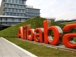 阿里(09988)蔡崇信：聚焦电商与云+AI战略 推动公司全面AI化