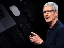 苹果(AAPL.US)遭遇特朗普“定向打压”! 威胁对非美国产iPhone征收25%关税