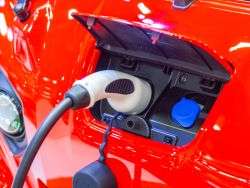 瑞银调查：电动汽车销售仍有望保持增长趋势 看好宝马(BMWYY.US)、比亚迪(01211)等