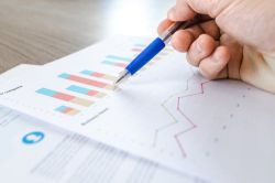 AI应用浪潮席卷全球! 企业级AI领头羊C3.ai(AI.US)营收大增26% 业绩展望超预期
