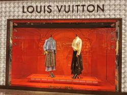 路易威登韩国遭黑客入侵 奢侈品巨头LVMH(LVMUY.US)今年二度中招